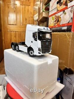 124 Scale Dragon Motor H7 White Day Cab Truck Tractor Diecast Model Car