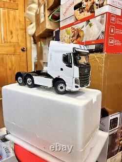 124 Scale Dragon Motor H7 White Day Cab Truck Tractor Diecast Model Car