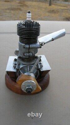 1938 OHLSSON & RICE GOLD SEAL. 56 SPARK IGNITION MODEL AIRPLANE ENGINE with ORWICK