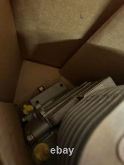 Briggs & Stratton Gas Engine Short block MODEL HORZ 390630 New Motor In Box