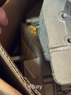 Briggs & Stratton Gas Engine Short block MODEL HORZ 390630 New Motor In Box