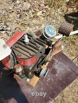 Briggs stratton engine model WMB motor vintage