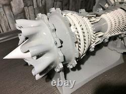 Jet Engine Model Rolls-Royce Bypass jet turbine cross-section Düsenmotor