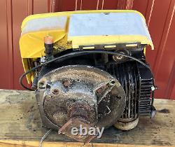 Vintage Briggs & Stratton 4 HP Motor Model 110702 for parts (zz)