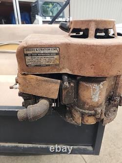 Vintage Briggs & Stratton Small Engine Motor Model V Parts / Repair Locked Up