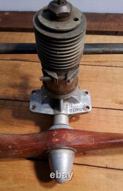 Vintage Brown Jr. Motors Radio Contol Model Airplane Engine with Propeller 2D797