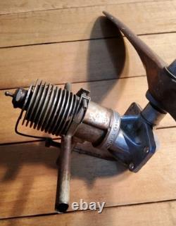 Vintage Brown Jr. Motors Radio Contol Model Airplane Engine with Propeller 2D797