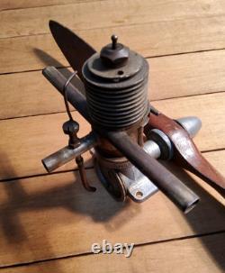 Vintage Brown Jr. Motors Radio Contol Model Airplane Engine with Propeller 2D797